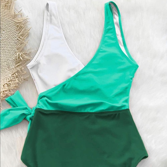 Other - Green color block women’s swim suit